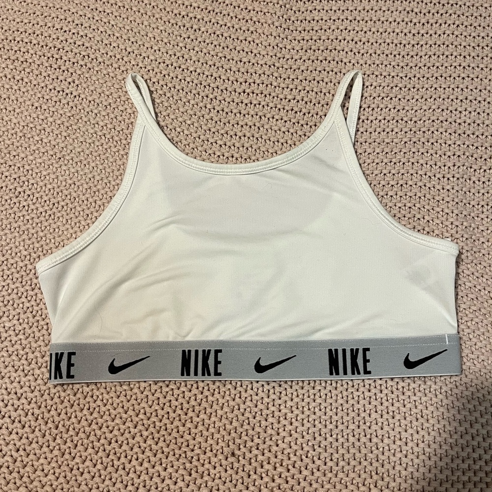 GIRLS NIKE TROPHY SPORTS BRA (CAN FIT XS WOMEN OR 34A)